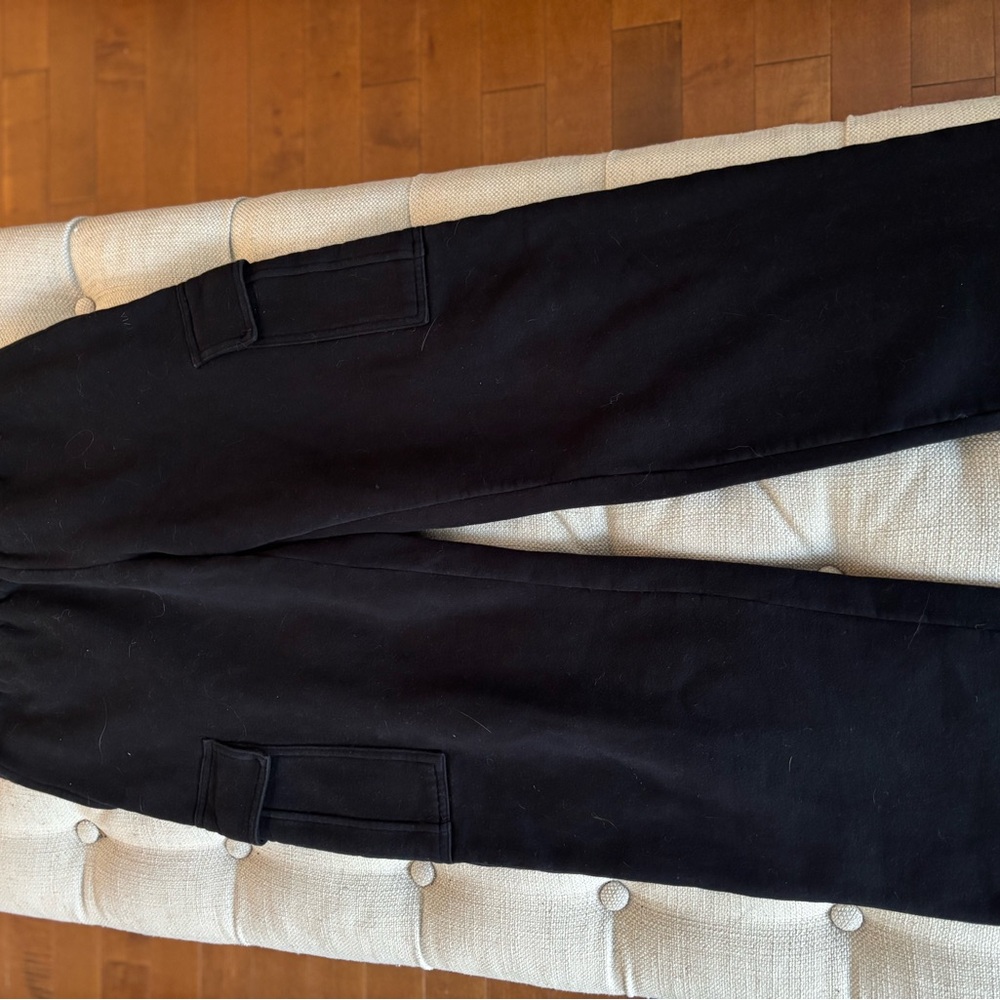 Aritzia Women’s Black Cargo Sweatpants